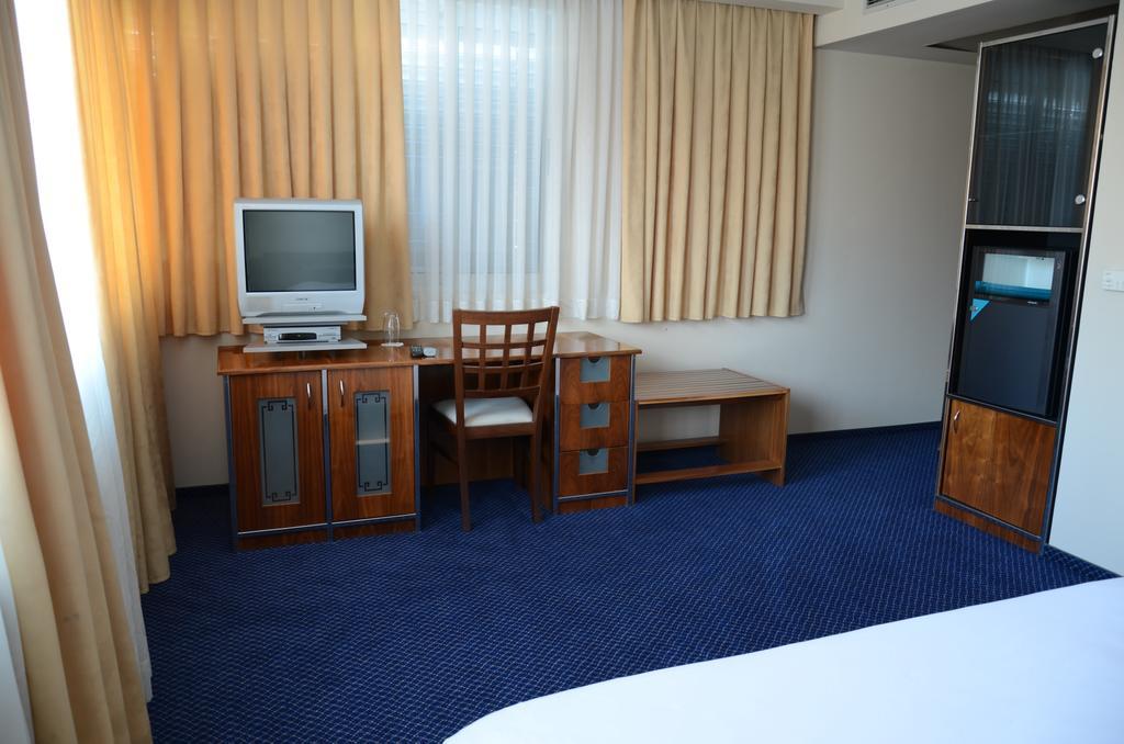 Hotel By Gastroid Ilidža Bagian luar foto