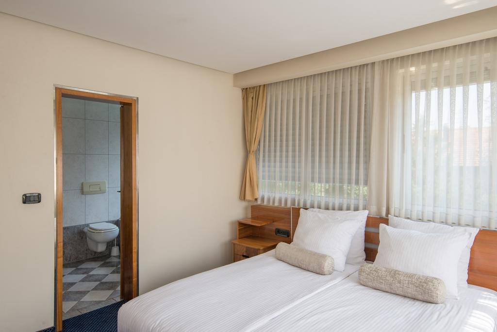 Hotel By Gastroid Ilidža Bagian luar foto