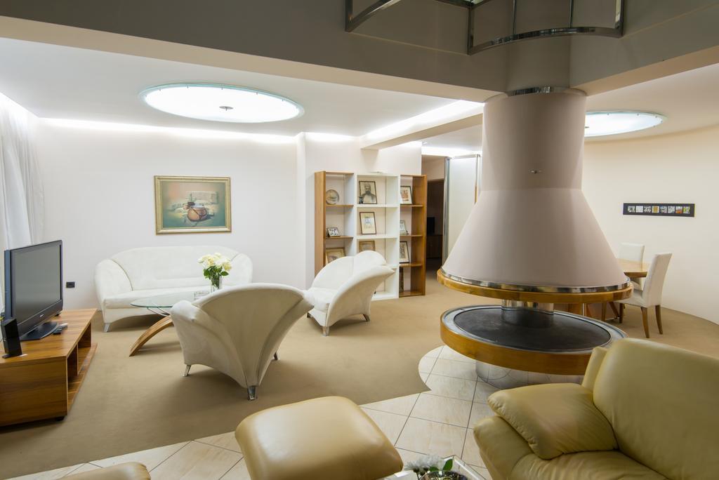 Hotel By Gastroid Ilidža Ruang foto